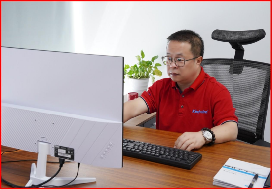 Qin Xianghong working at Kinghelm